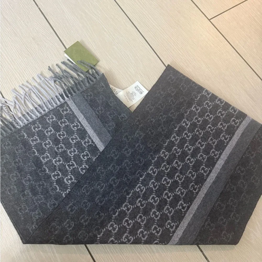 Brand new Gucci Gray Cashmere Scarf / shawl with box and tag unisex